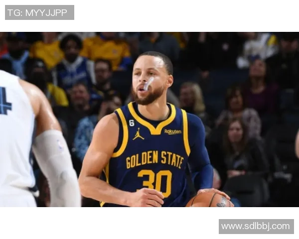 拿玻里与巴黎的精彩对决结果揭晓引发球迷热议